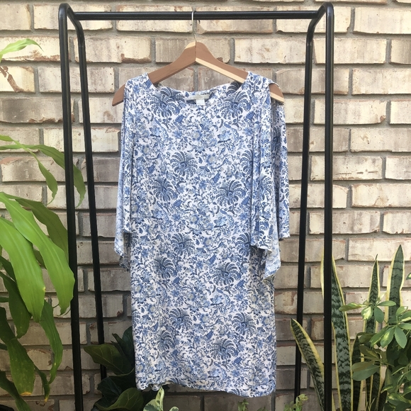 Floral Patterned Dress with Slit Flared Sleeves - Picture 5 of 7